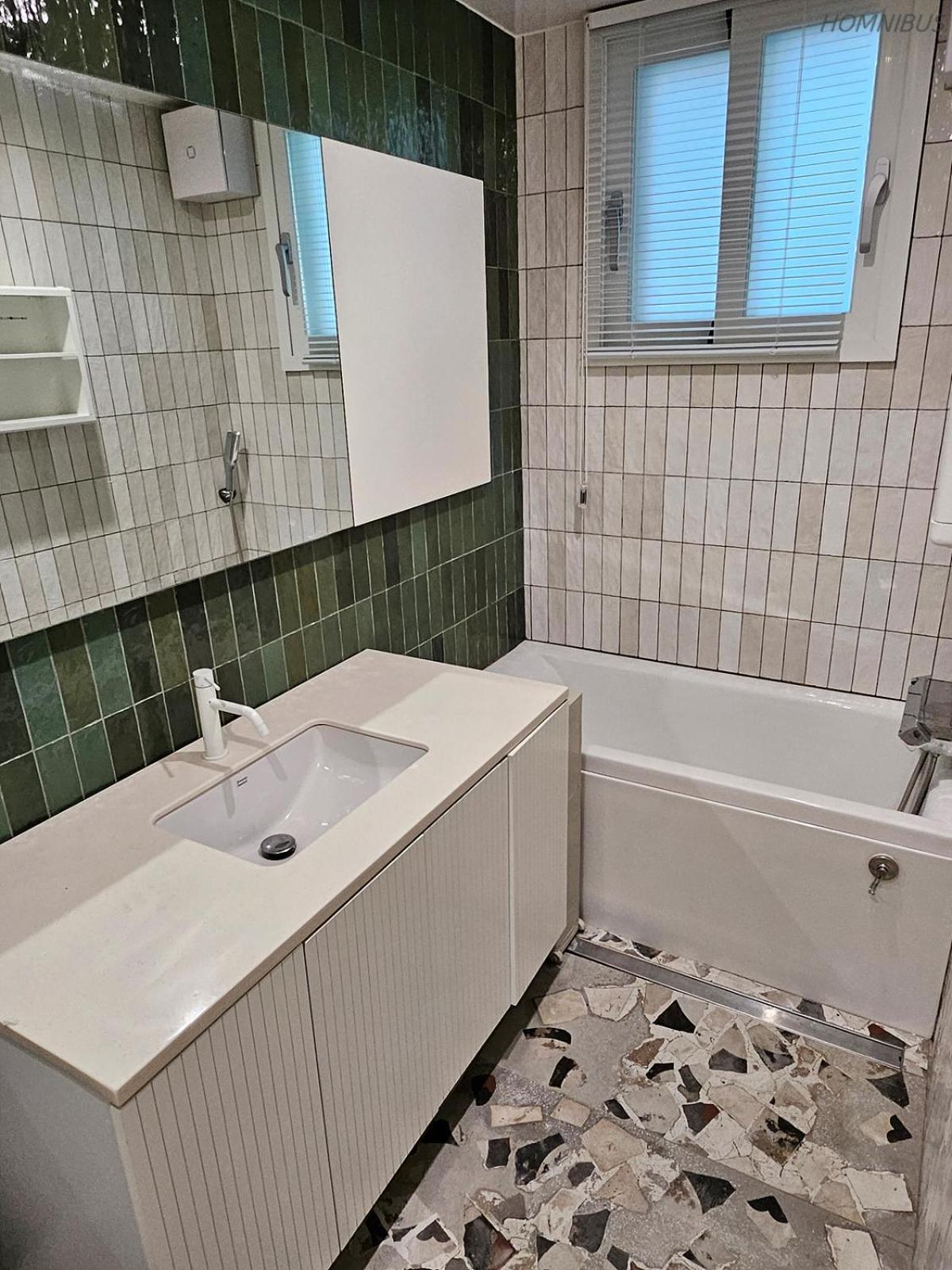 Homnibus Villa *